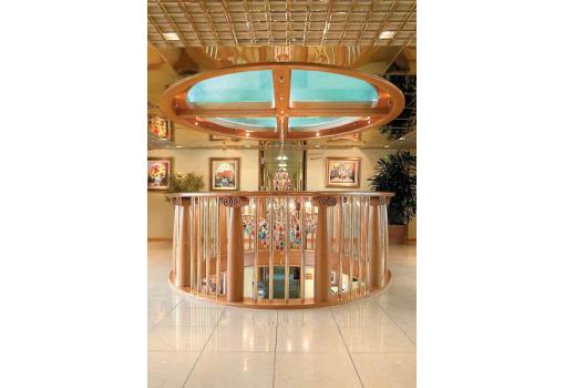 Vestibulo con cúpula de cristal